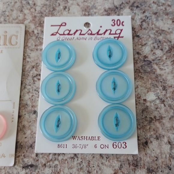 Vintage Buttons Lot of 11 - Picture 8 of 12